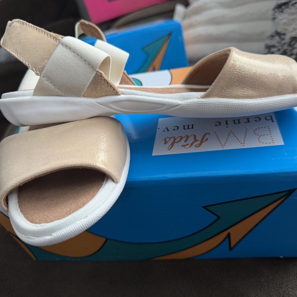 Bernie Mev Kids Violet K Sandals Rose Gold Size 33EU/1.5US - Picture 2 of 3